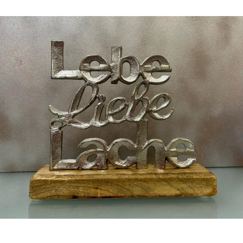 Schriftzug „Lebe Liebe Lache“ auf Sockel – 24 x 22 cm, Aluminium &amp; Mangoholz