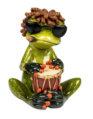 Frosch sitzend als Reggea-Musiker mit Trommel, hellgrün, 10 cm