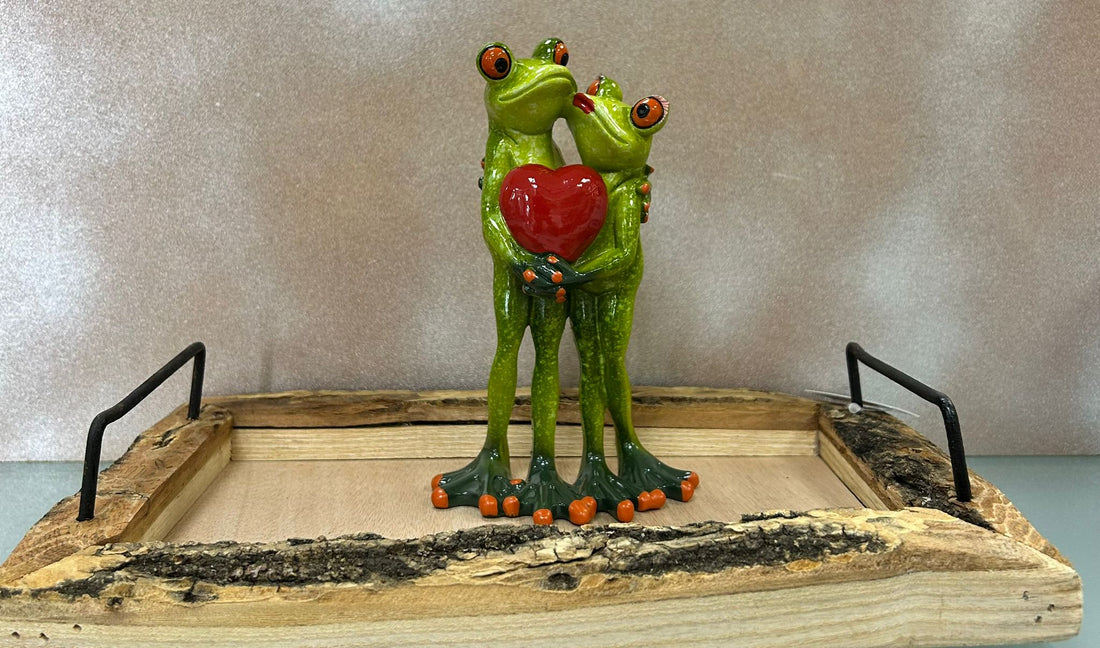 Froschpaar mit Herz – 10 x 16 cm, handbemalt