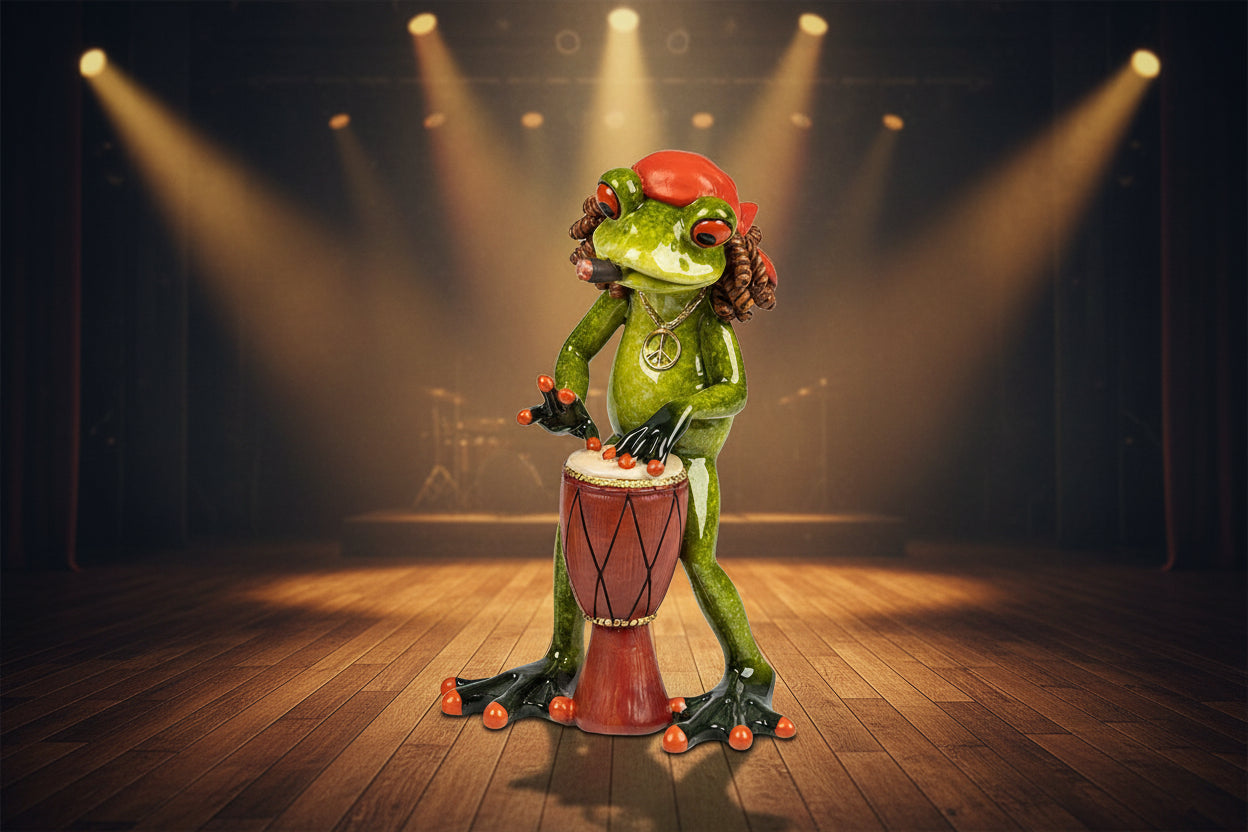 Frosch stehend als Reggea Musiker mit Trommel, hellgrün, 15 cm
